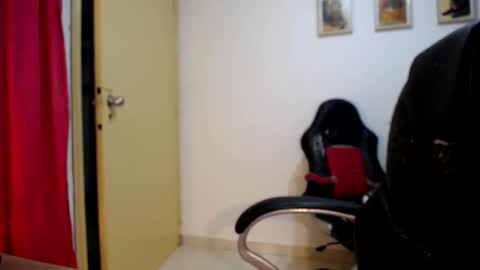 Snapshot of multiorgasmic_6 chatting on October 1, 2025, 12:27 am Dani and Alex online show from October 1, 2025, 12:27 am