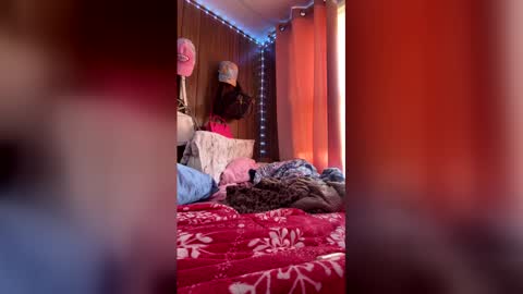 mumnxdor online show from March 28, 2026, 6:40 pm