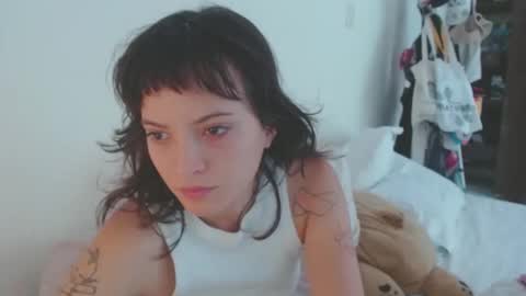   online show from November 3, 2025, 4:52 pm