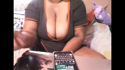 Snapshot of munniegalz1 chatting on January 16, 2025, 10:53 am your angel online show from January 16, 2025, 10:53 am