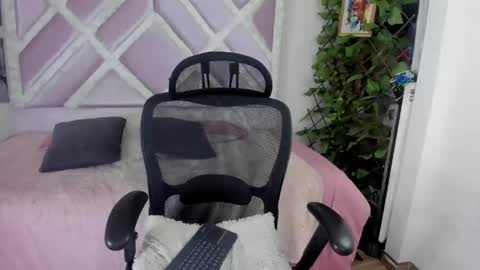 Snapshot of muriell_69 chatting on June 4, 2026, 6:36 pm muriell_69 online show from June 4, 2026, 6:36 pm