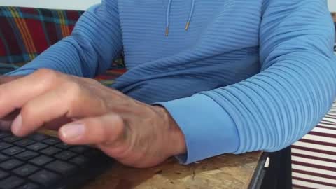 Snapshot of muscle_man1 chatting on April 11, 2026, 2:27 am Mike online show from April 11, 2026, 2:27 am