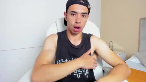 Snapshot of muscle_scott chatting on September 10, 2025, 12:05 pm muscle scott online show from September 10, 2025, 12:05 pm