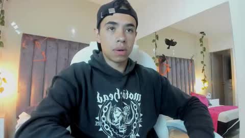 Snapshot of muscle_scott chatting on October 7, 2025, 12:13 pm muscle scott online show from October 7, 2025, 12:13 pm