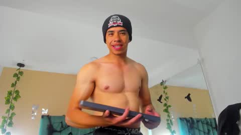 Snapshot of muscle_scott chatting on October 9, 2025, 12:36 pm muscle scott online show from October 9, 2025, 12:36 pm