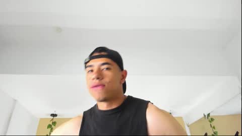 Snapshot of muscle_scott chatting on October 19, 2025, 12:17 pm muscle scott online show from October 19, 2025, 12:17 pm