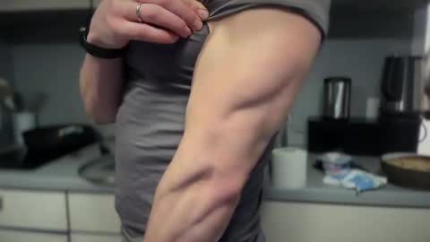 Snapshot of musclehair3 chatting on December 18, 2024, 7:41 pm musclehair3 online show from December 18, 2024, 7:41 pm