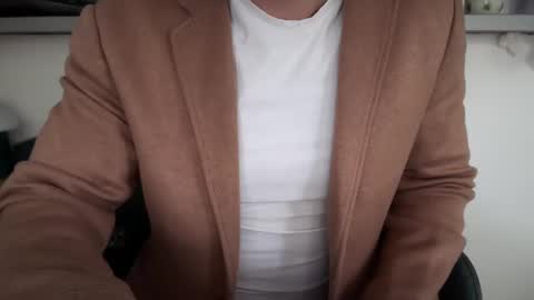Snapshot of musclehair3 chatting on February 6, 2025, 12:37 pm musclehair3 online show from February 6, 2025, 12:37 pm