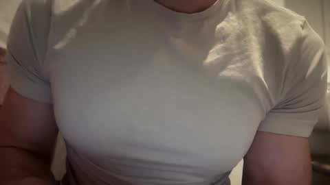 Snapshot of musclehair3 chatting on February 14, 2025, 10:07 am musclehair3 online show from February 14, 2025, 10:07 am