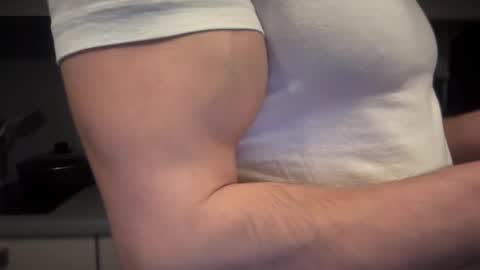 Snapshot of musclehair3 chatting on February 22, 2025, 6:52 pm musclehair3 online show from February 22, 2025, 6:52 pm