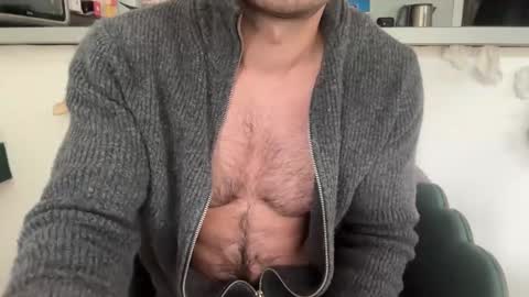 Snapshot of musclehair3 chatting on May 19, 2026, 8:20 am musclehair3 online show from May 19, 2026, 8:20 am