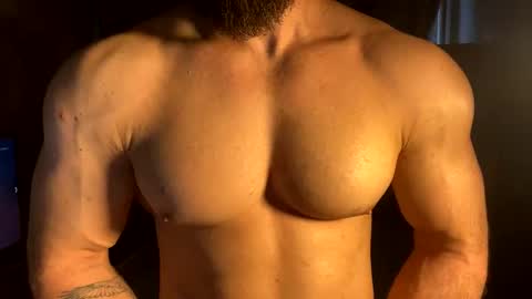 Snapshot of muscularjuggler chatting on May 29, 2026, 2:42 am muscularjuggler online show from May 29, 2026, 2:42 am
