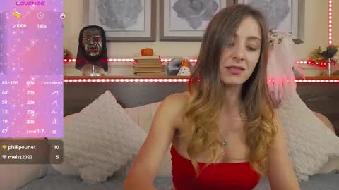 Luna  online show from November 1, 2025, 8:00 pm