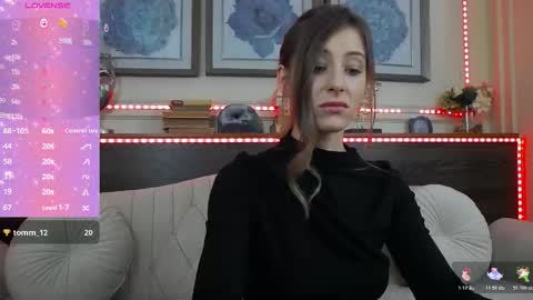 Luna  online show from November 20, 2025, 8:30 pm