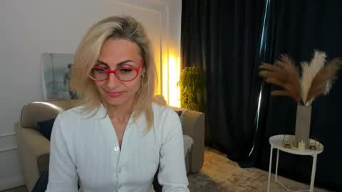 Diana online show from June 3, 2026, 2:33 pm
