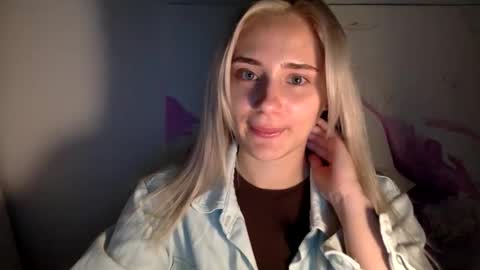 Snapshot of musescorner chatting on October 15, 2025, 4:40 pm musescorner online show from October 15, 2025, 4:40 pm