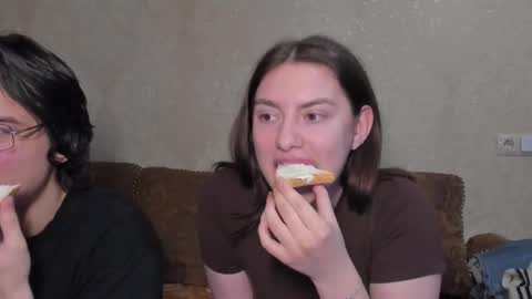 HEY online show from December 4, 2025, 1:42 pm