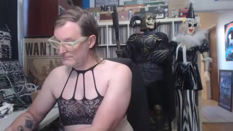 Muziknerd online show from October 16, 2025, 9:16 pm