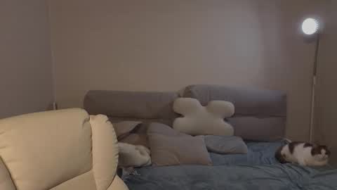 April online show from March 24, 2026, 4:23 pm