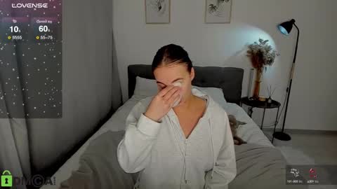 Snapshot of my_coco chatting on December 6, 2024, 2:57 am katie online show from December 6, 2024, 2:57 am