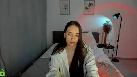 Snapshot of my_coco chatting on December 19, 2024, 2:56 am katie online show from December 19, 2024, 2:56 am