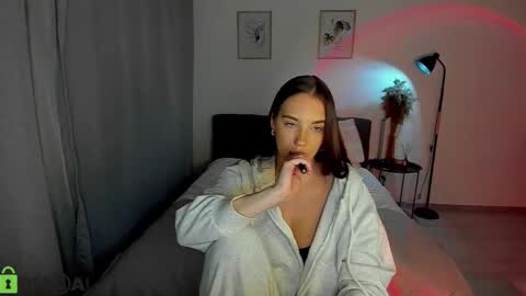 Snapshot of my_coco chatting on December 19, 2024, 6:12 am katie online show from December 19, 2024, 6:12 am