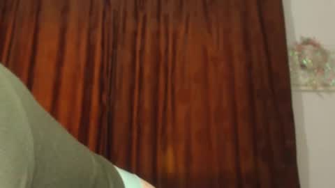 Snapshot of my_kind_of_love chatting on September 24, 2025, 12:52 pm     sara      i know you love me xoxox     online show from September 24, 2025, 12:52 pm