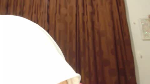     sara      i know you love me xoxox     online show from December 16, 2025, 8:30 am