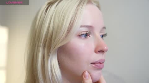 STELLA  Im here today online show from December 3, 2024, 10:51 pm
