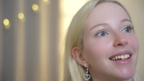 STELLA  Im here today online show from December 20, 2024, 3:53 pm
