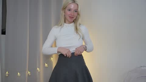 STELLA  Im here today online show from January 16, 2025, 5:01 pm