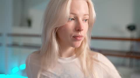 STELLA  Im here today online show from February 6, 2025, 4:36 pm