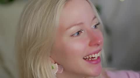 STELLA  Im here today online show from February 18, 2025, 3:32 pm