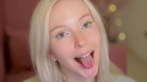 STELLA  Im here today online show from March 2, 2025, 2:32 pm