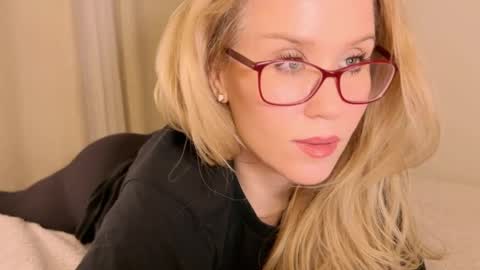 Mya-be Yours P online show from January 14, 2025, 9:30 pm