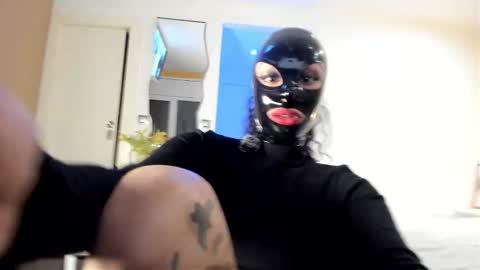 Lola online show from March 17, 2026, 8:01 pm