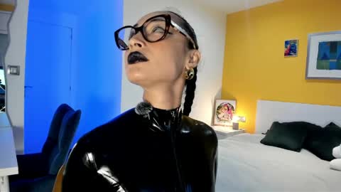 Lola online show from March 20, 2026, 7:41 pm