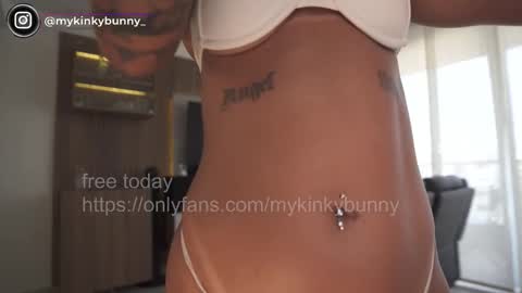 jacke BUNNY online show from September 13, 2025, 6:51 pm