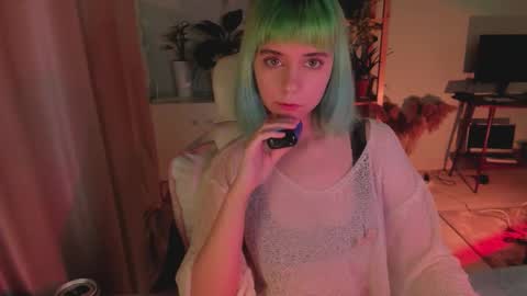 MylaFlores online show from December 21, 2025, 5:36 am