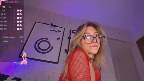Snapshot of mynameisnikki_ chatting on October 26, 2025, 8:20 am mynameisnikki_ online show from October 26, 2025, 8:20 am