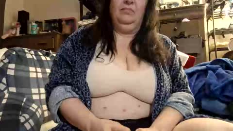 mysteriouswoman18 online show from December 1, 2025, 12:37 am