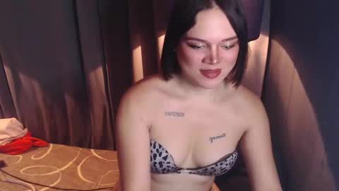 UR GIRL NEXTDOOR online show from February 23, 2025, 5:12 am