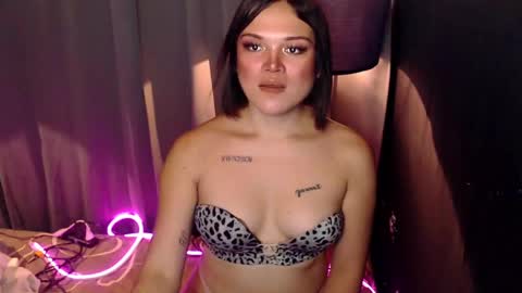 UR GIRL NEXTDOOR online show from March 7, 2025, 8:02 am