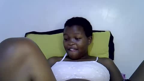 mystic_desire3 online show from April 17, 2026, 6:33 pm