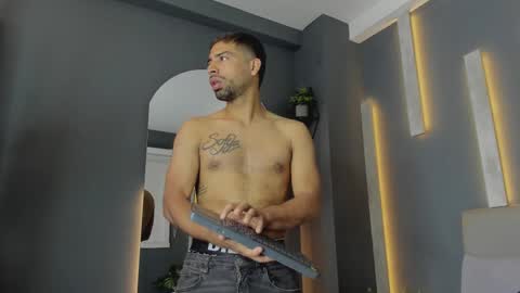 Snapshot of mystrongsubmissive chatting on November 9, 2025, 12:25 pm mystrongsubmissive online show from November 9, 2025, 12:25 pm