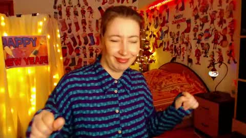 Snapshot of mystydew chatting on January 25, 2025, 11:55 am MystyDew online show from January 25, 2025, 11:55 am