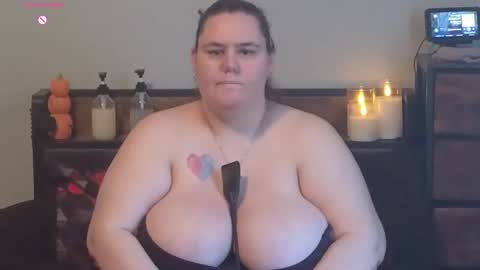 Snapshot of mzjuicybootay2169 chatting on October 9, 2025, 8:29 pm Mzjuicybootay online show from October 9, 2025, 8:29 pm