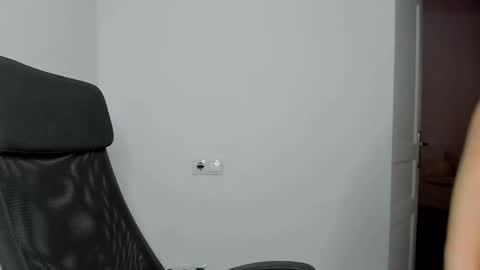 Snapshot of n0names chatting on October 6, 2025, 3:42 pm Eva online show from October 6, 2025, 3:42 pm