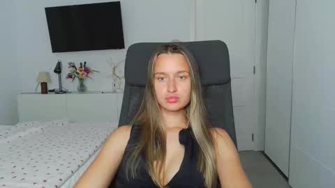 Snapshot of n0names chatting on October 28, 2025, 10:45 pm Eva online show from October 28, 2025, 10:45 pm