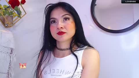 naamah_b online show from December 6, 2024, 5:11 pm